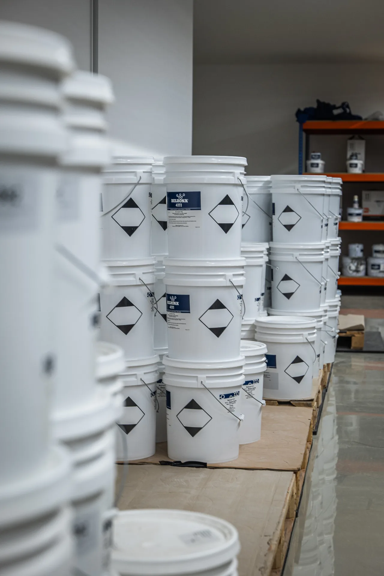 Belzona Produktlager bei Berger-Consult GmbH