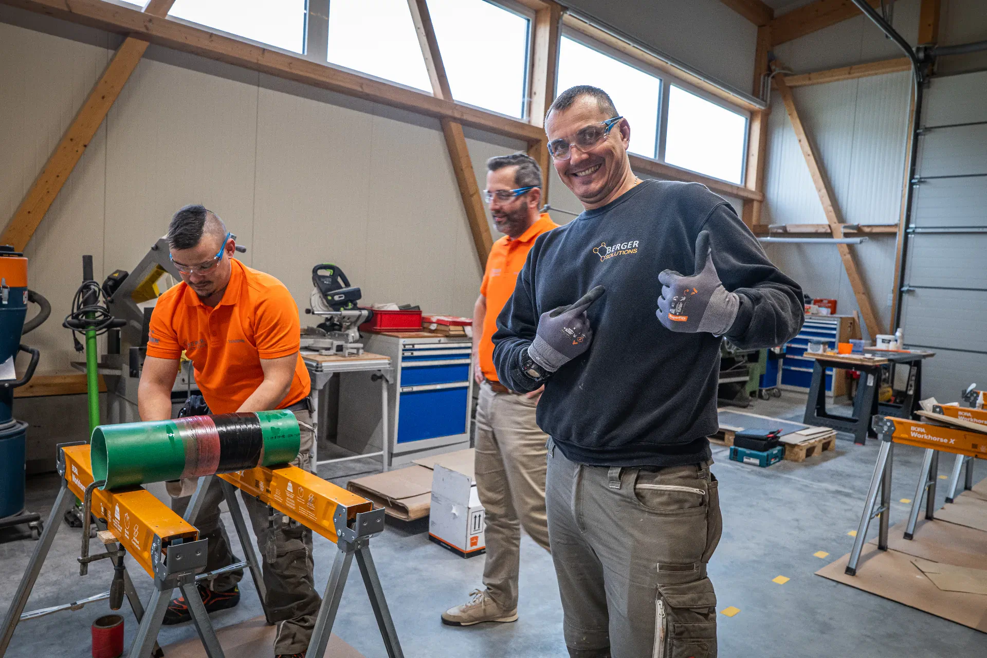 Das Team von Mario Berger - Berger-Solutions e.&nbsp;K. in der neuen Halle in Herbrechtingen